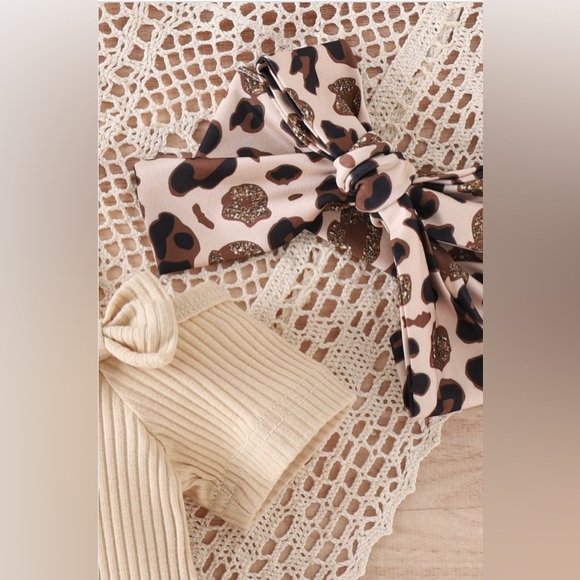 Shoulder Sling Fashion Three-piece (Apricot) - Picture 2 of 7